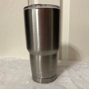 Yeti 30 oz Tumbler Stainless Steel
